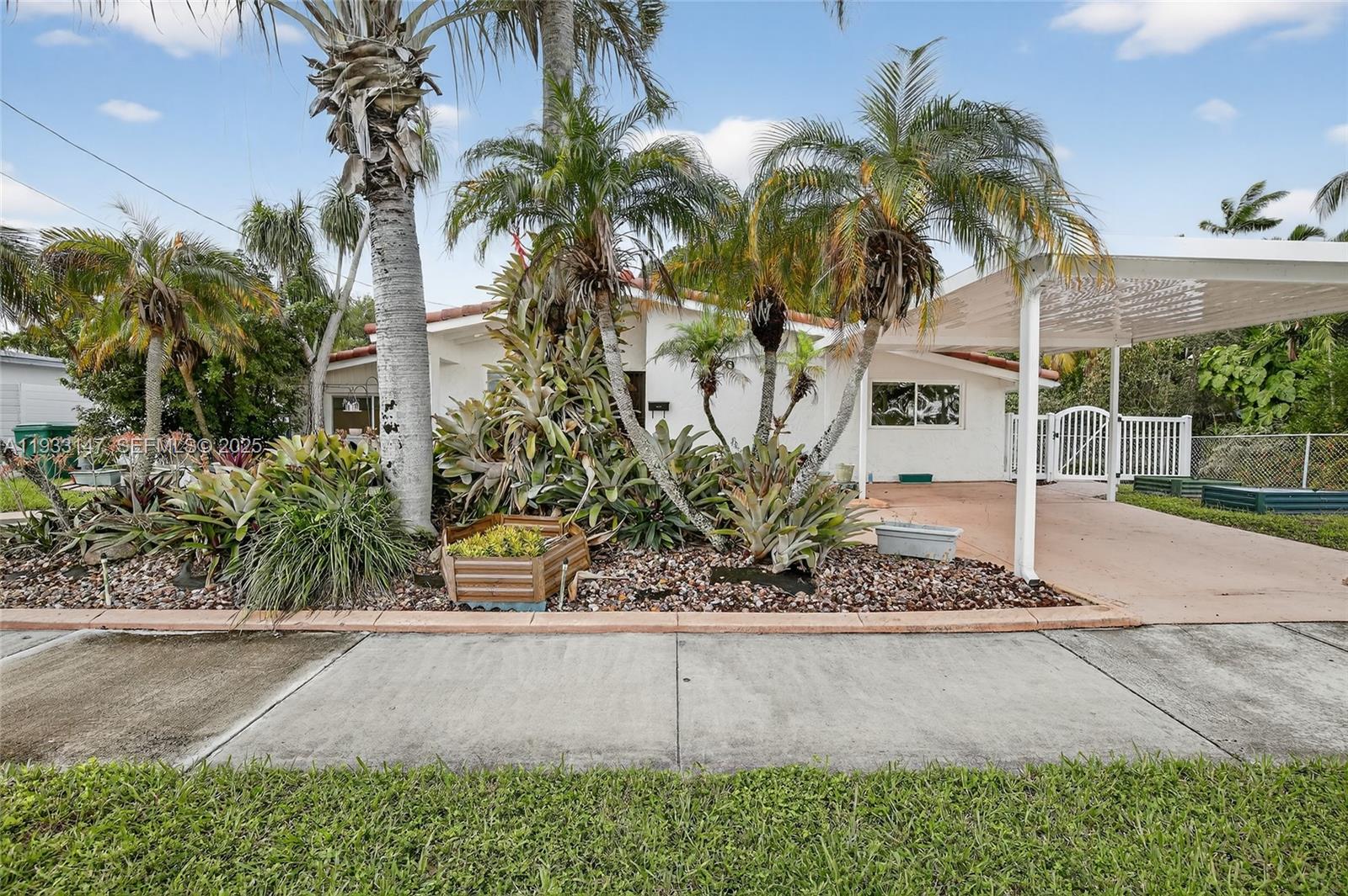 2500 NE 209th Ter Miami, FL 33180