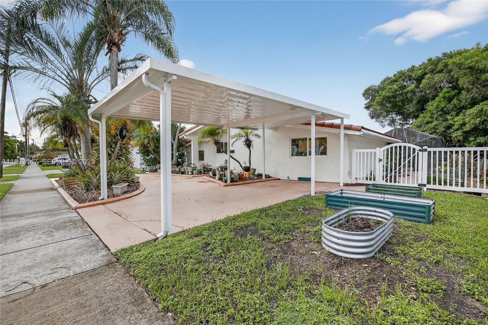 2500 NE 209th Ter Miami, FL 33180