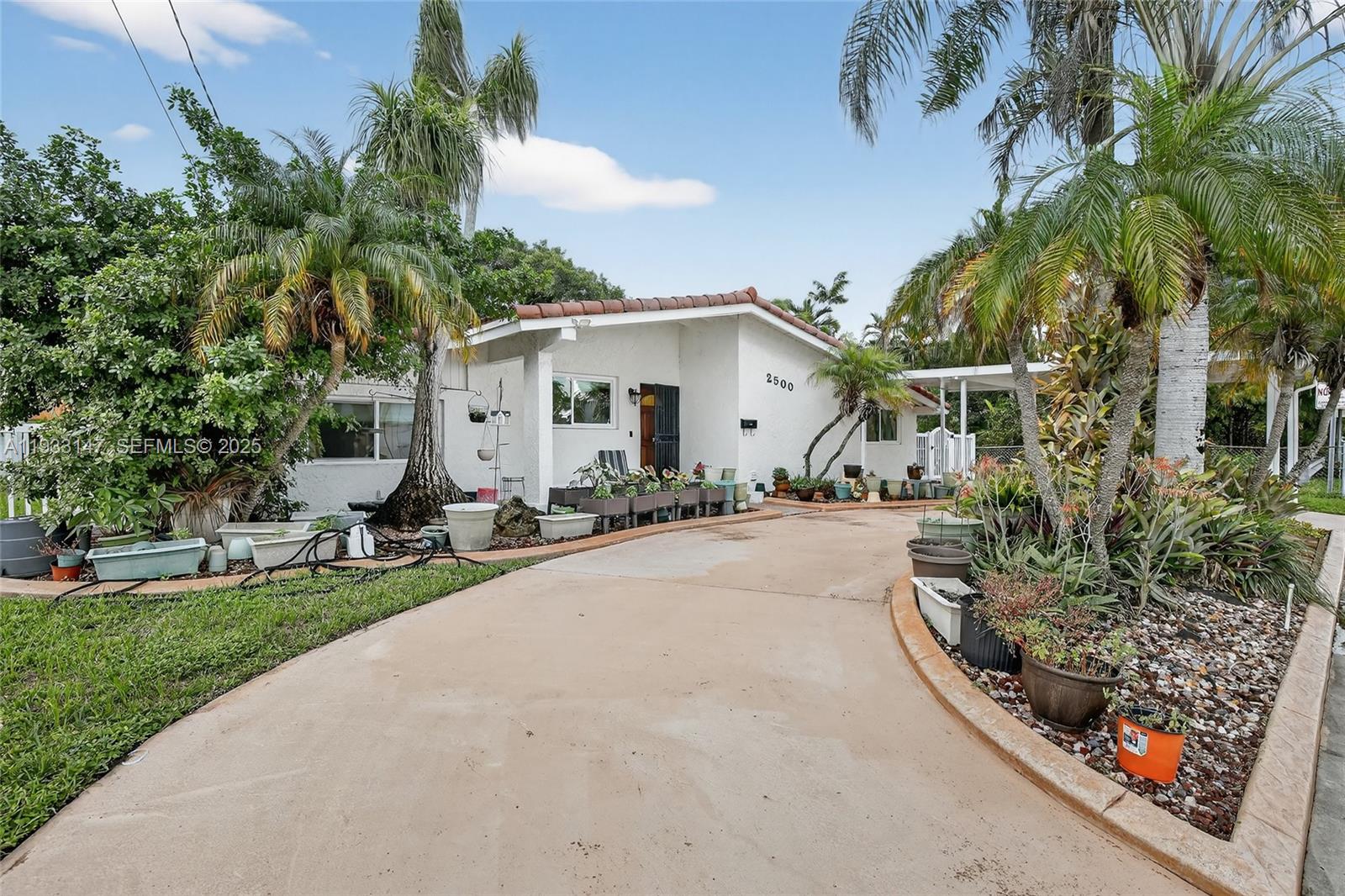 2500 NE 209th Ter Miami, FL 33180