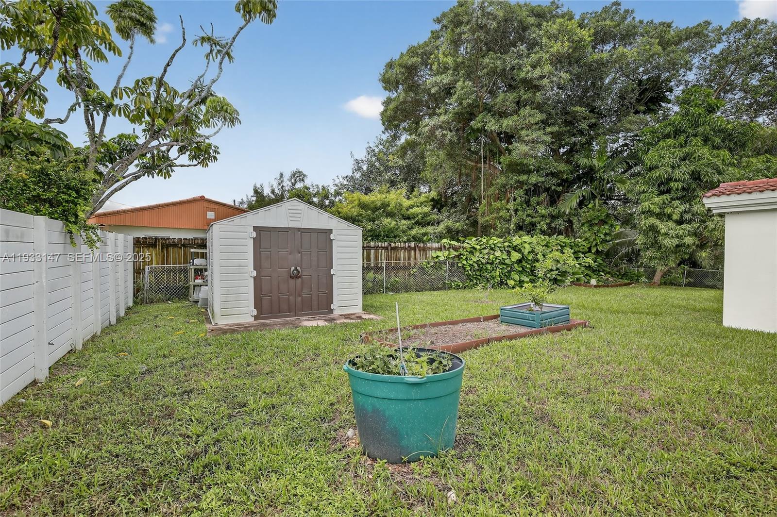 2500 NE 209th Ter Miami, FL 33180