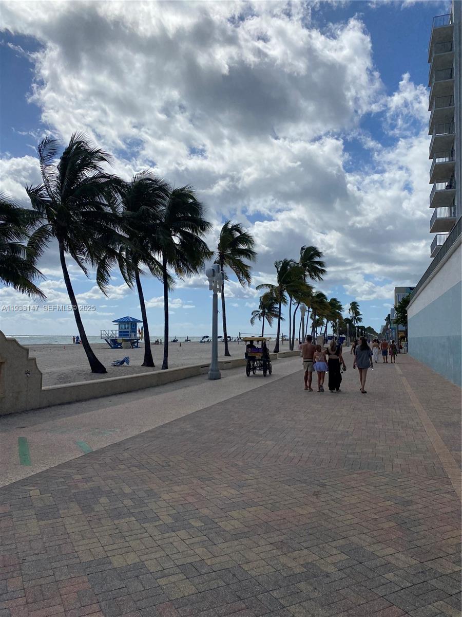 2500 NE 209th Ter Miami, FL 33180