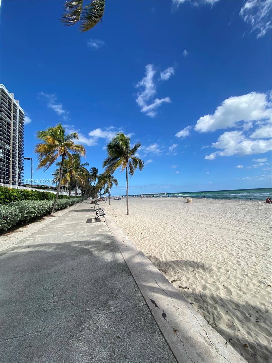 2500 NE 209th Ter Miami, FL 33180