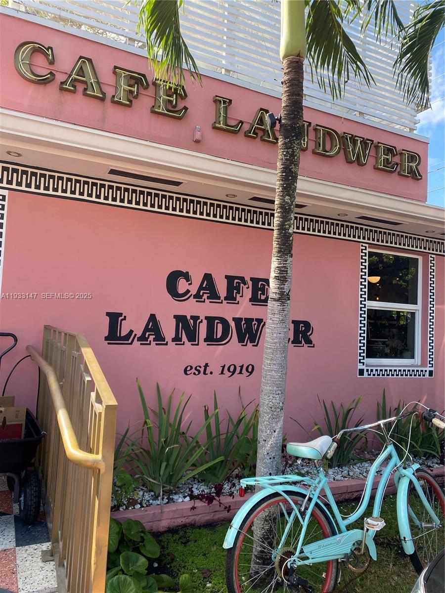 2500 NE 209th Ter Miami, FL 33180