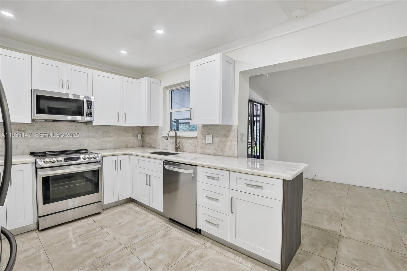 2500 NE 209th Ter Miami, FL 33180