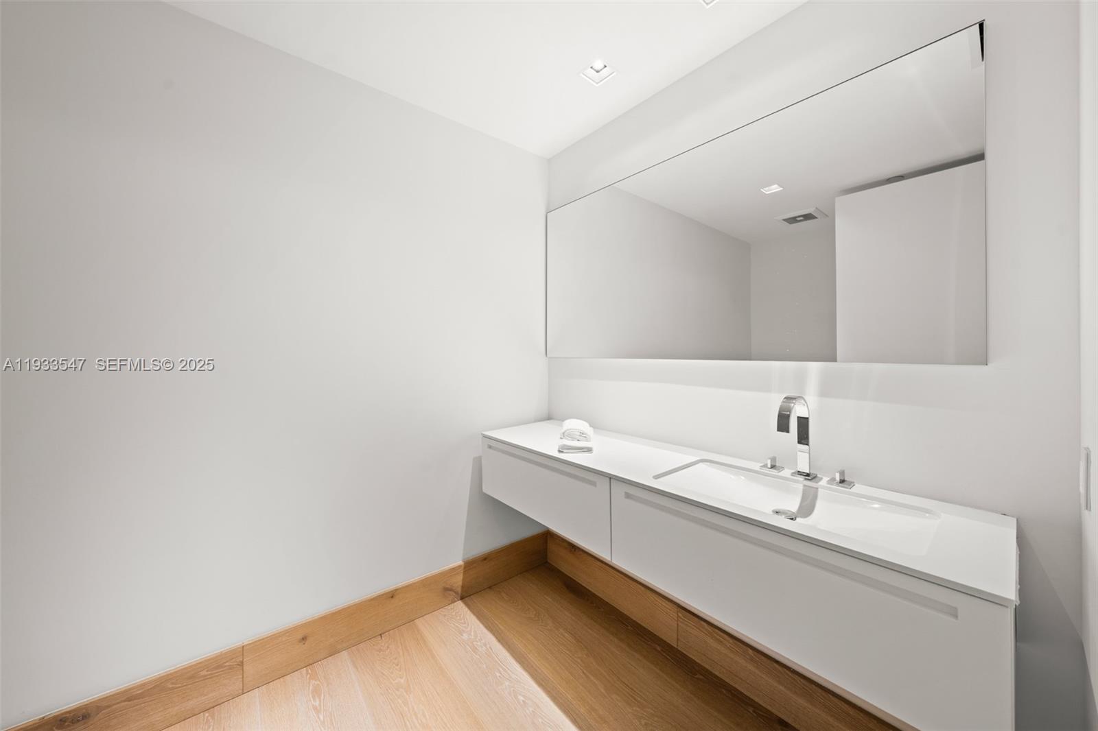 7061 Fisher Is Dr #7061 Miami Beach, FL 33109