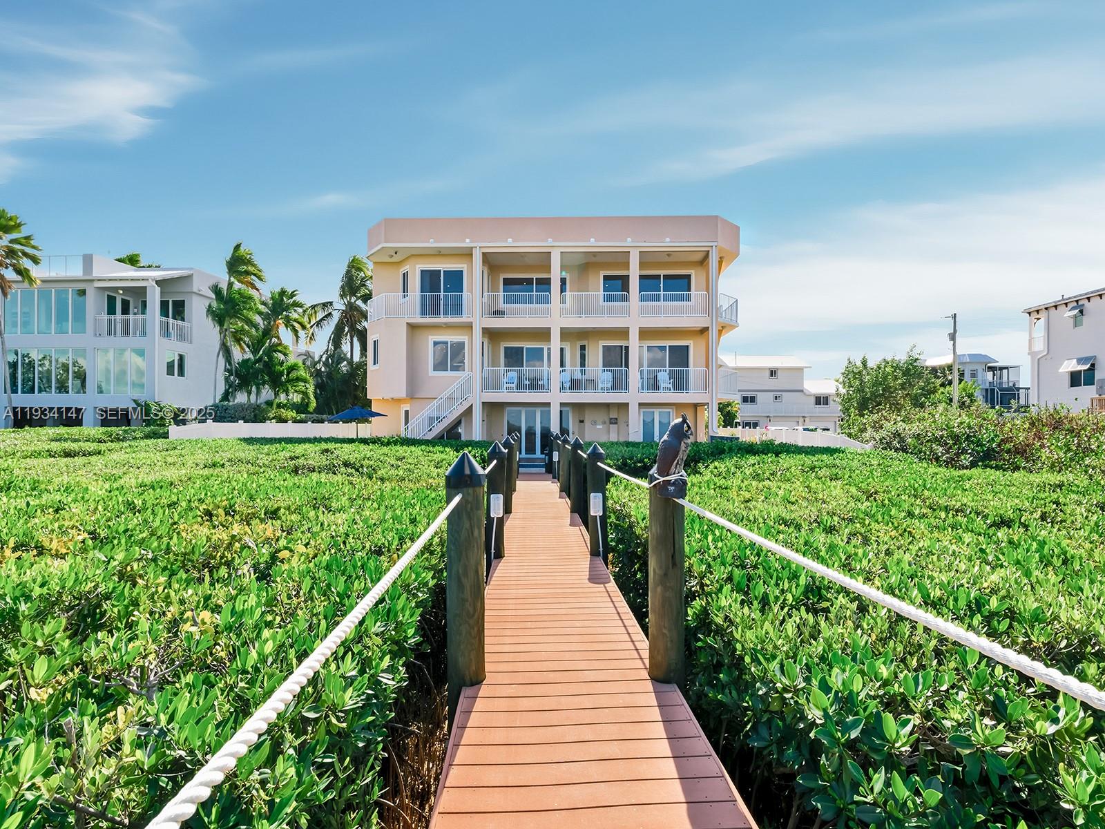 112 N Bounty Ln Key Largo, FL 33037