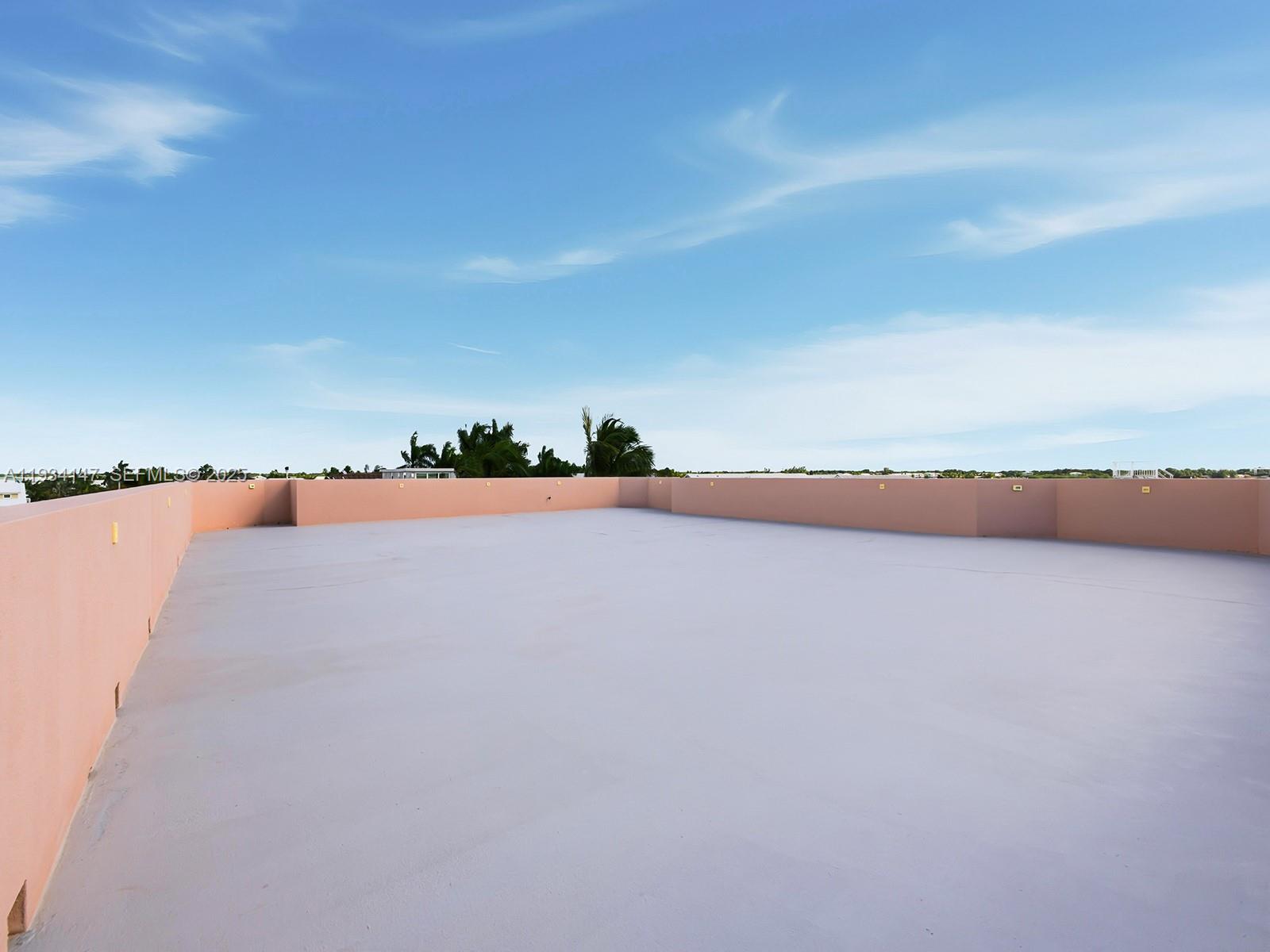 112 N Bounty Ln Key Largo, FL 33037