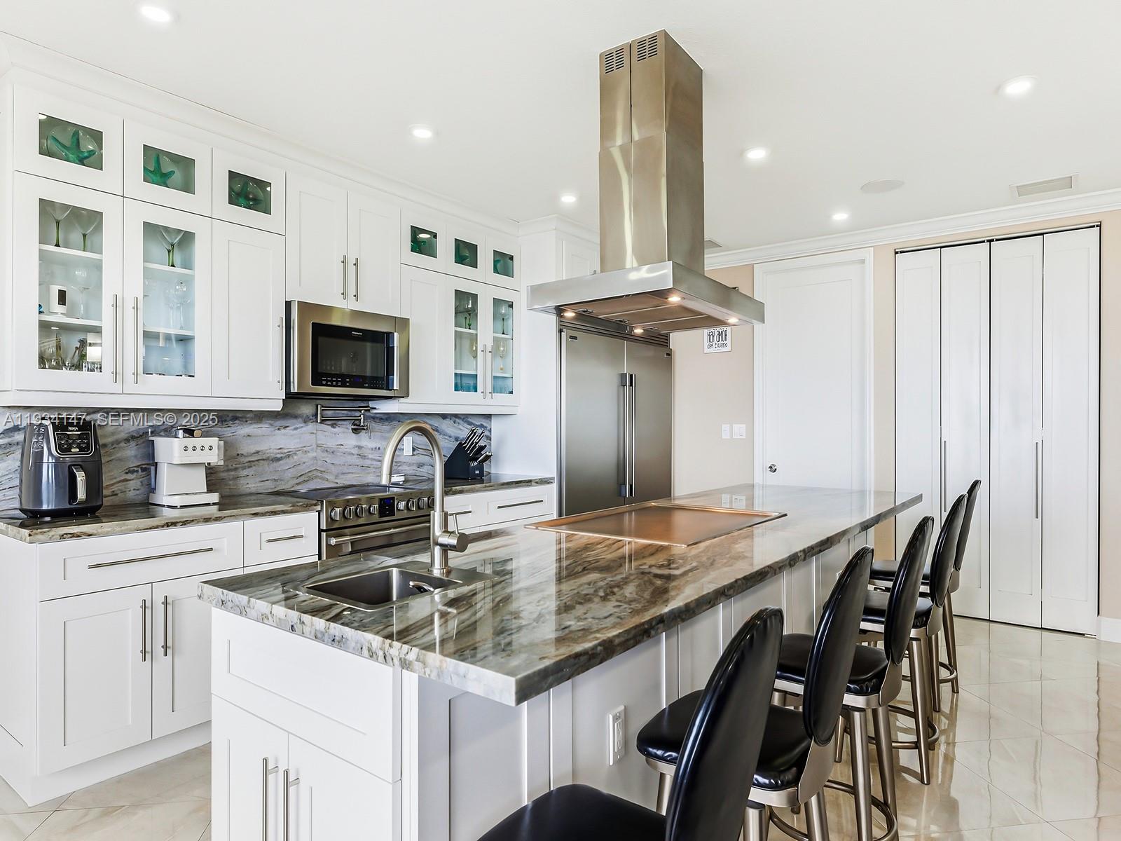 112 N Bounty Ln Key Largo, FL 33037