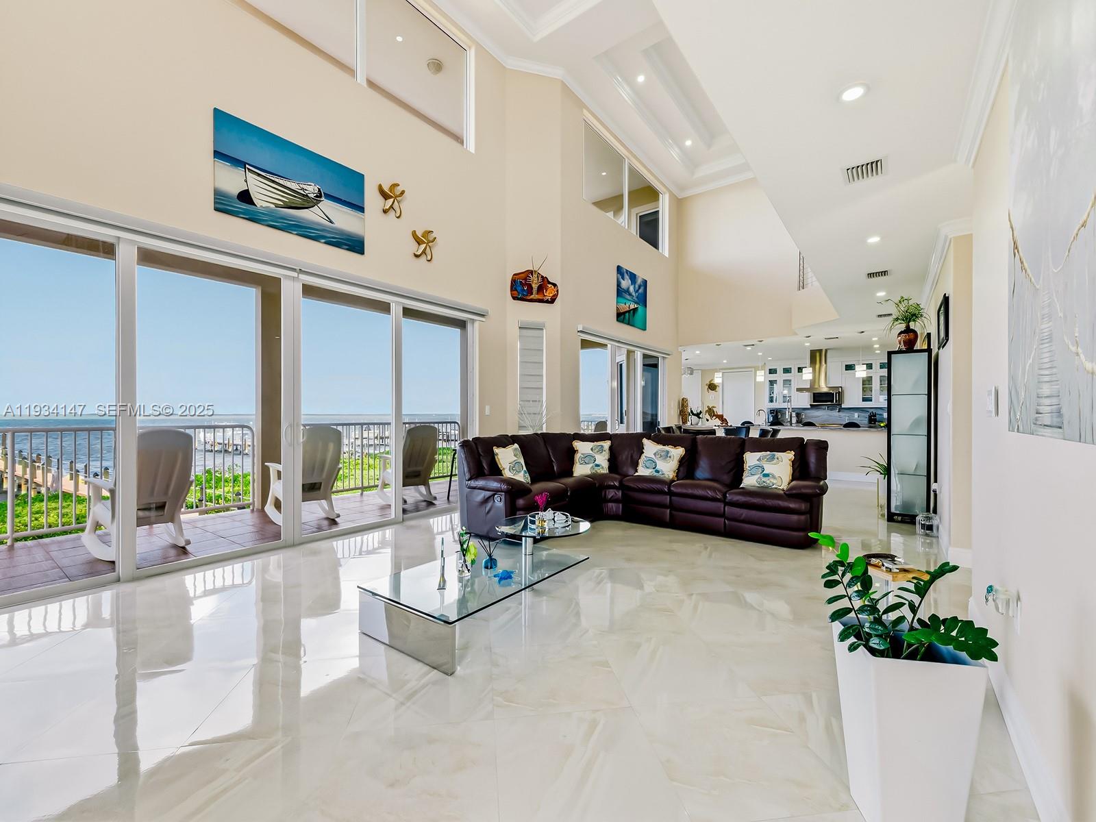 112 N Bounty Ln Key Largo, FL 33037