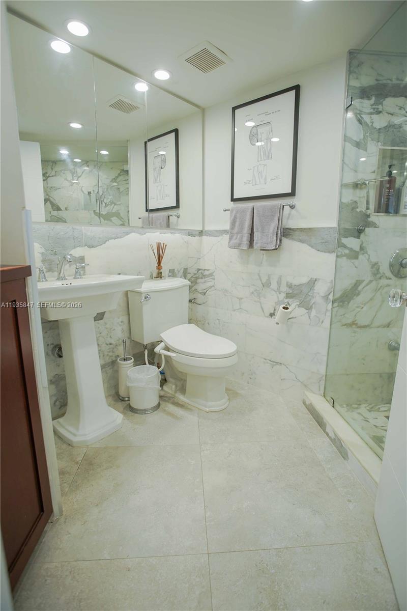 5880 Collins Ave #302 Miami Beach, FL 33140