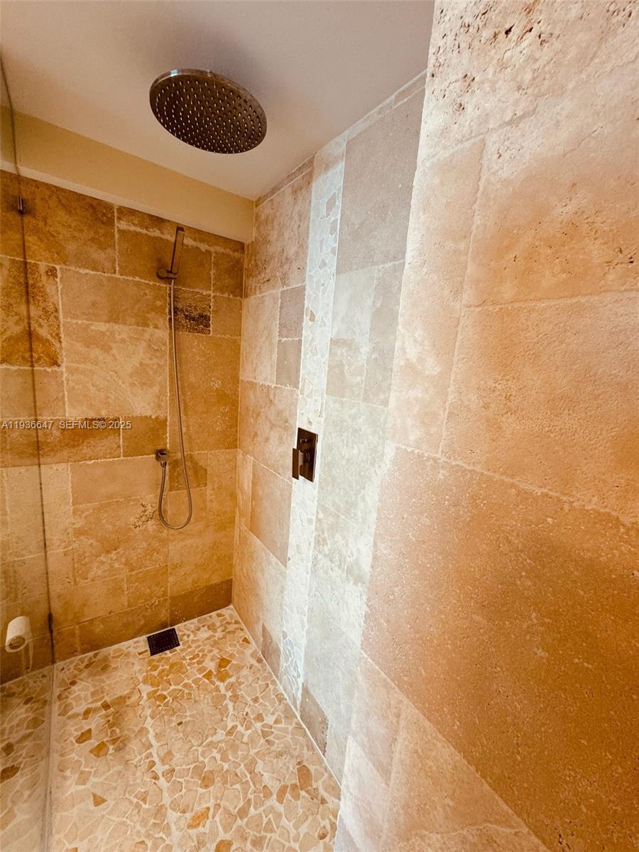 image Brickell Place II7