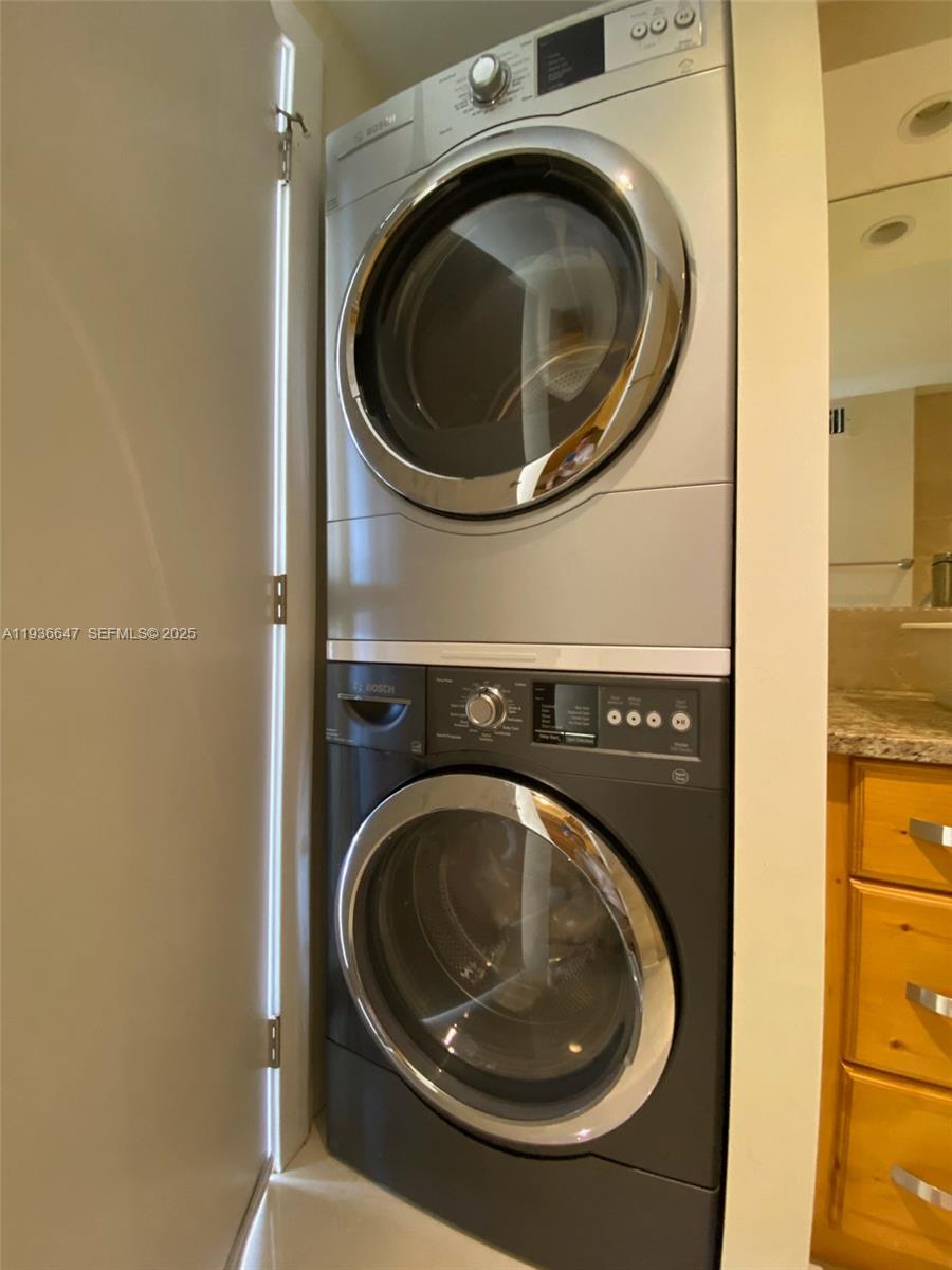 image Brickell Place II8