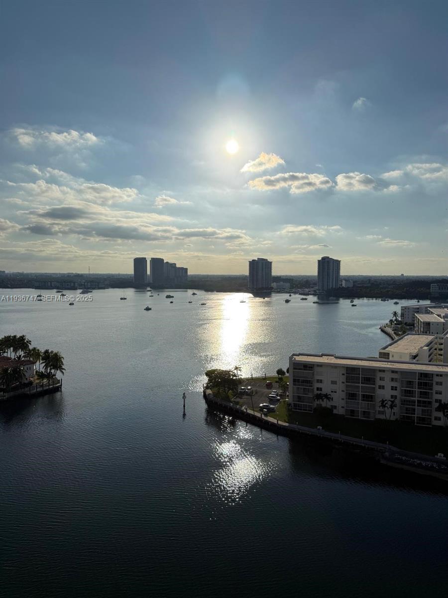 1000 W Island Blvd #1710