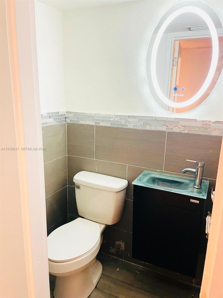 3660 NE 166th St #607 North Miami Beach, FL 33160