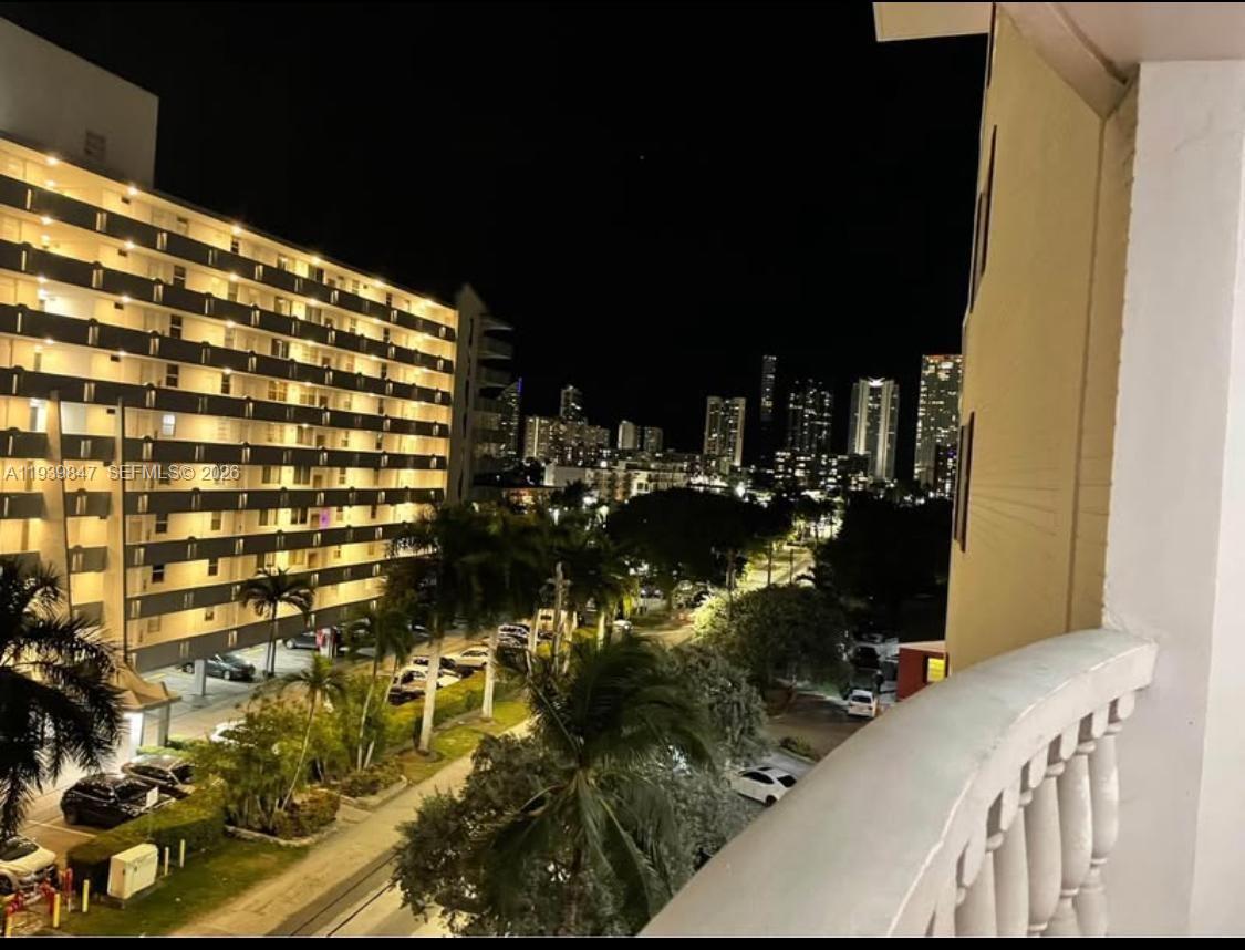 3660 NE 166th St #607 North Miami Beach, FL 33160