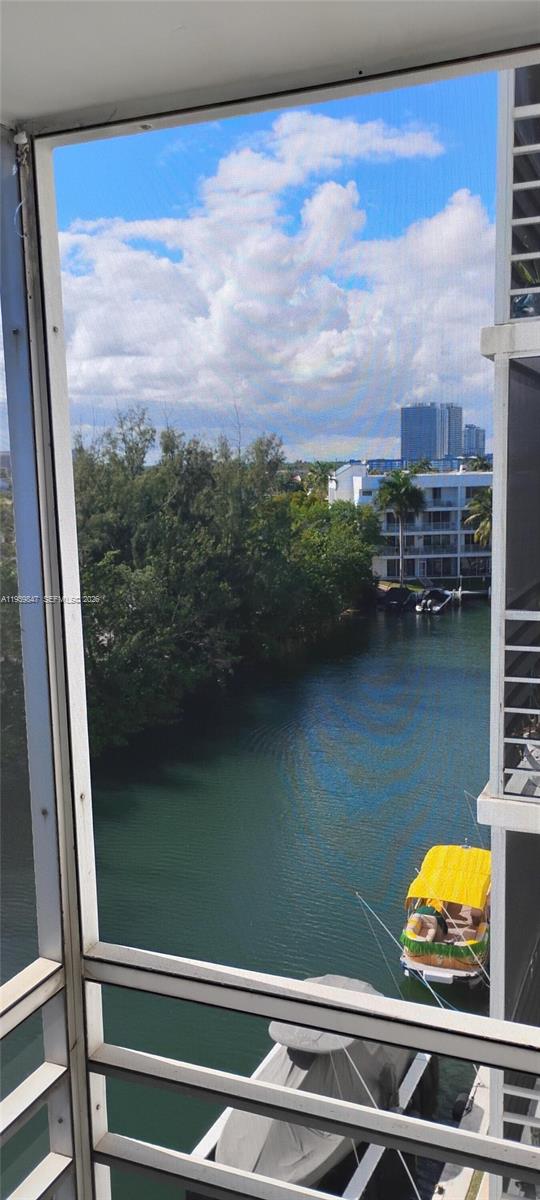 3660 NE 166th St #607 North Miami Beach, FL 33160