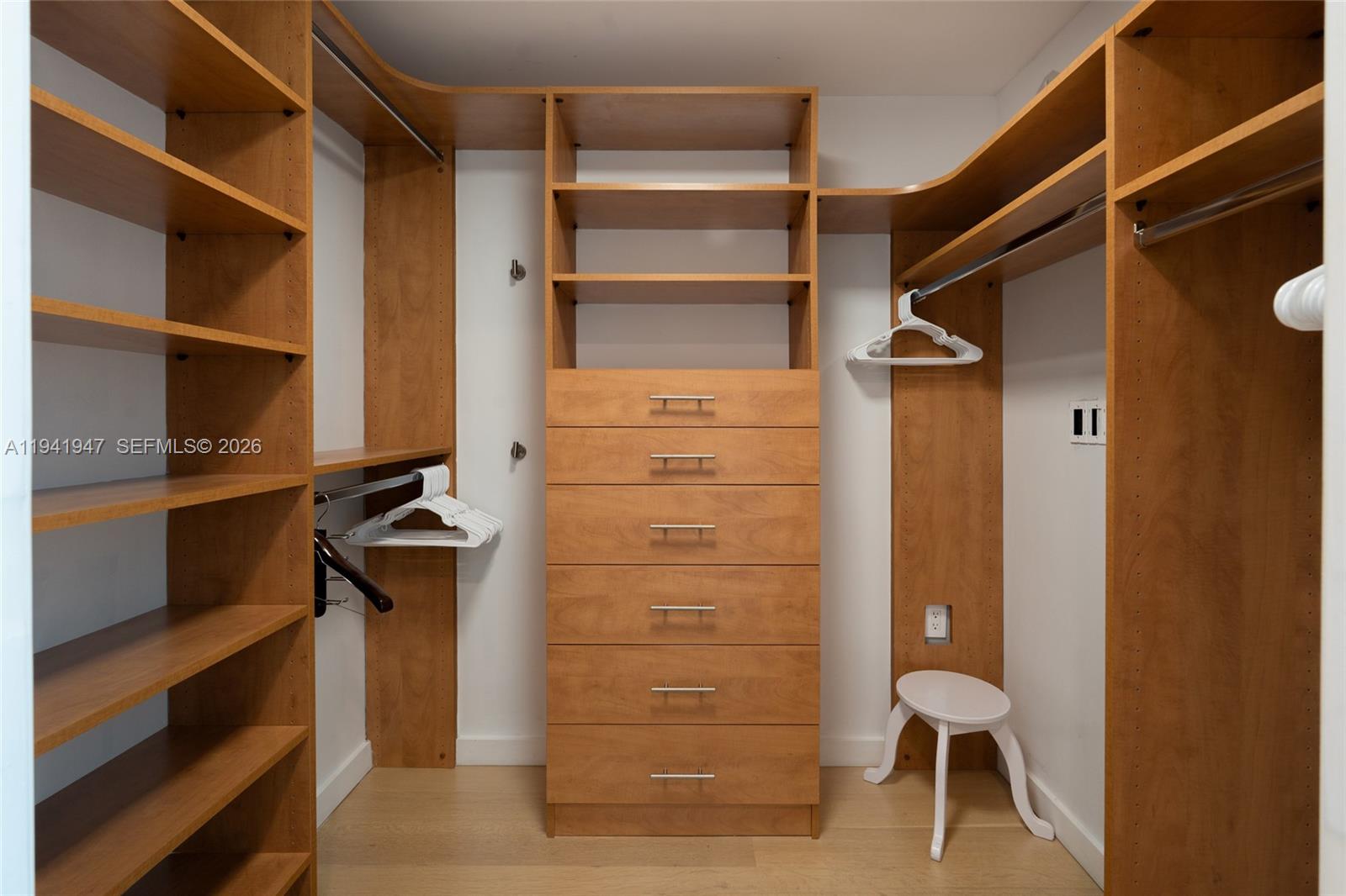 image Jade Beach Condo12