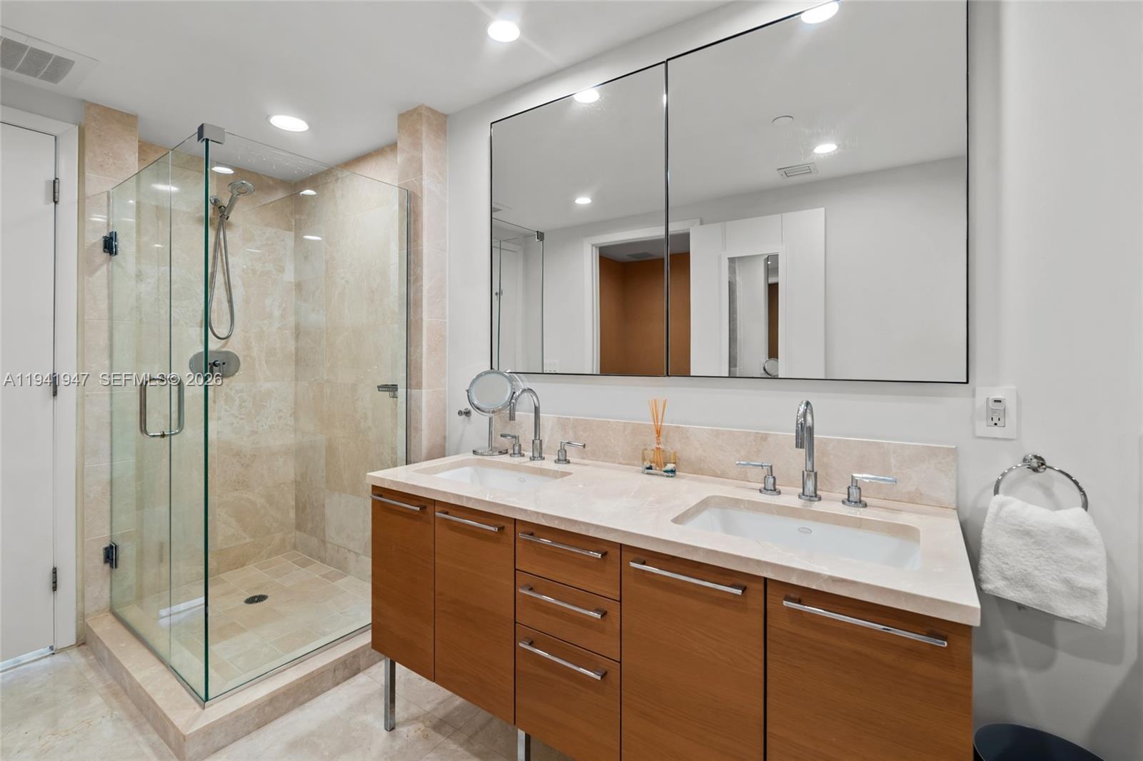 image Jade Beach Condo15