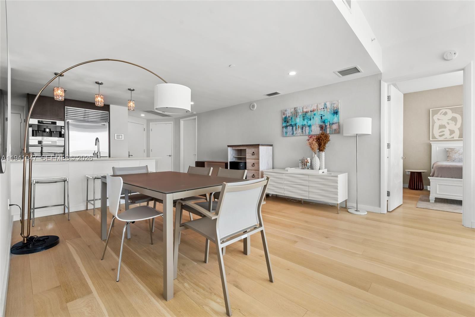 image Jade Beach Condo4