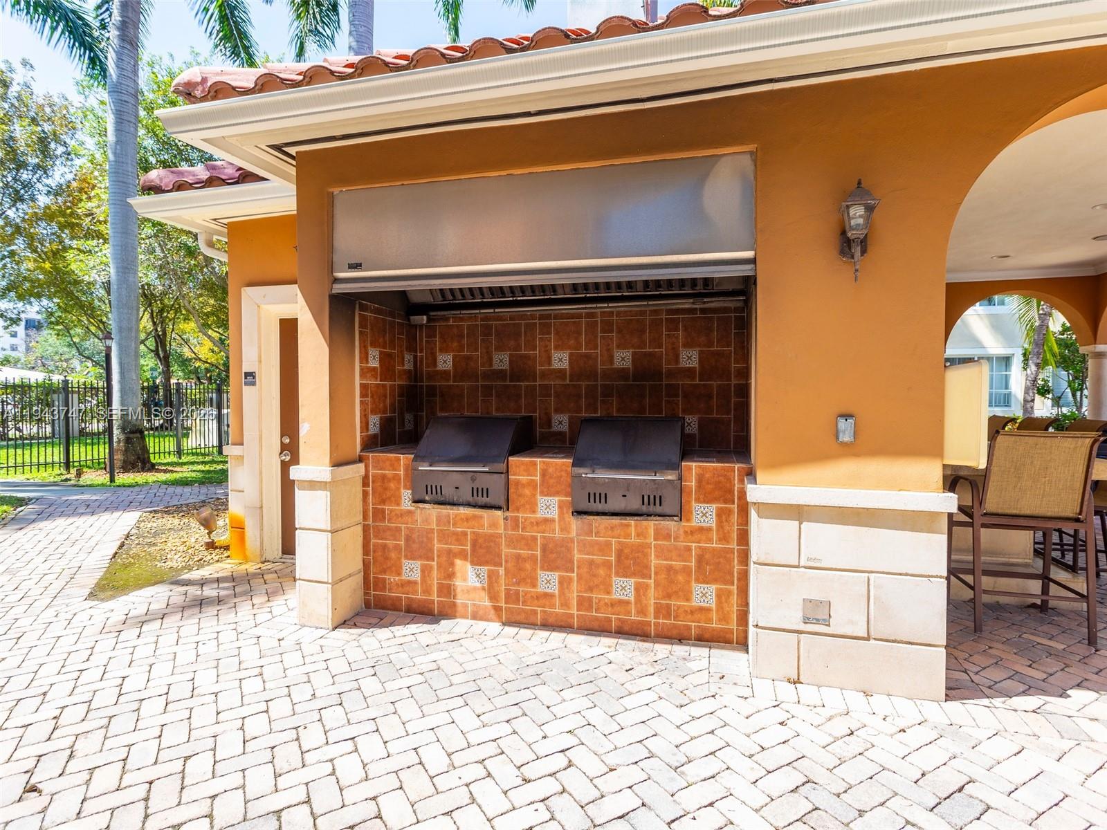 6861 SW 44th St #304 Miami, FL 33155