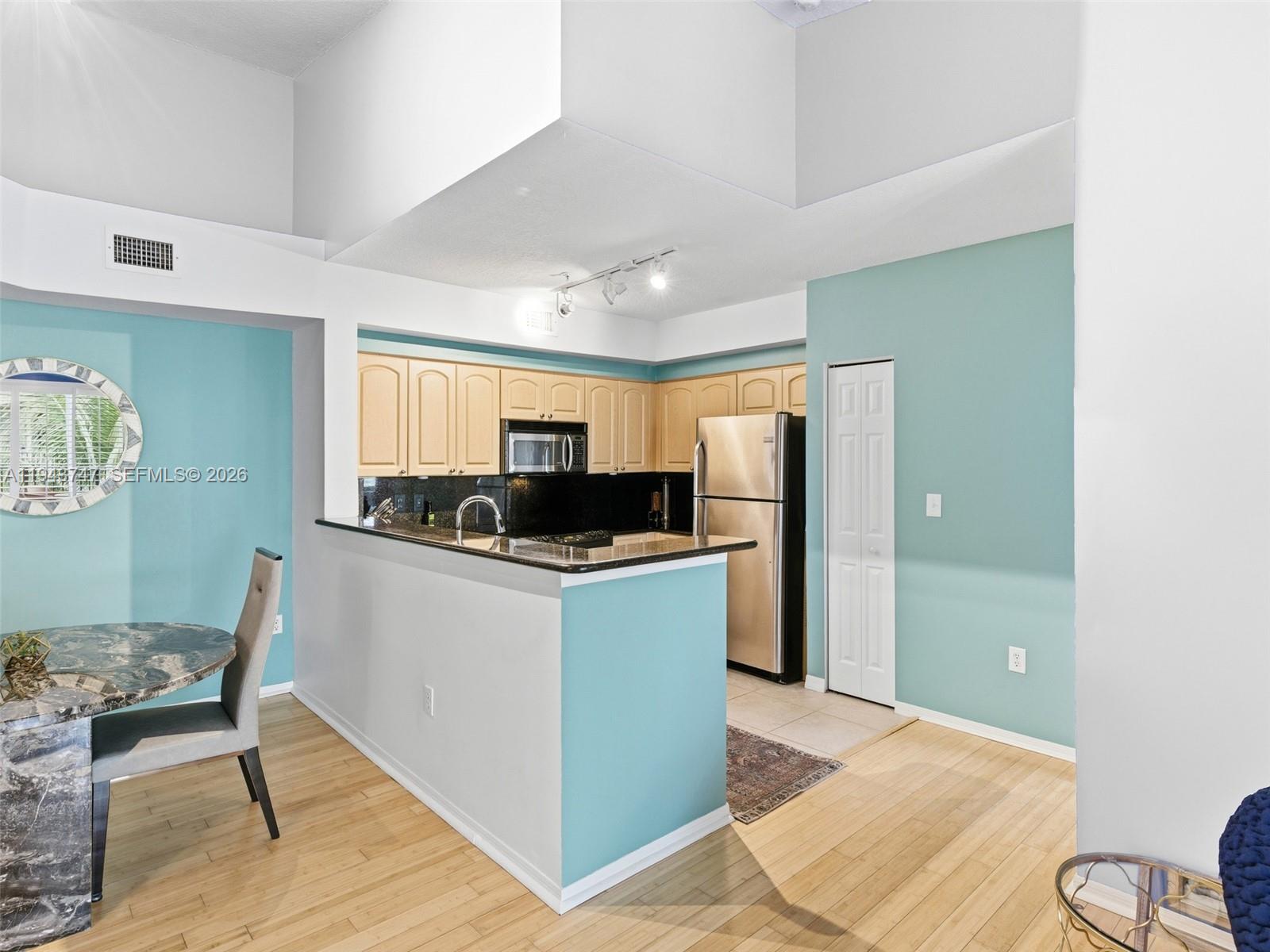 6861 SW 44th St #304 Miami, FL 33155