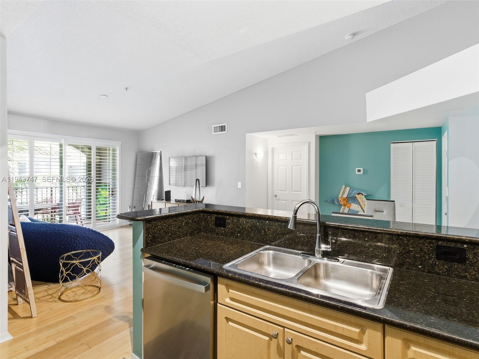 6861 SW 44th St #304 Miami, FL 33155