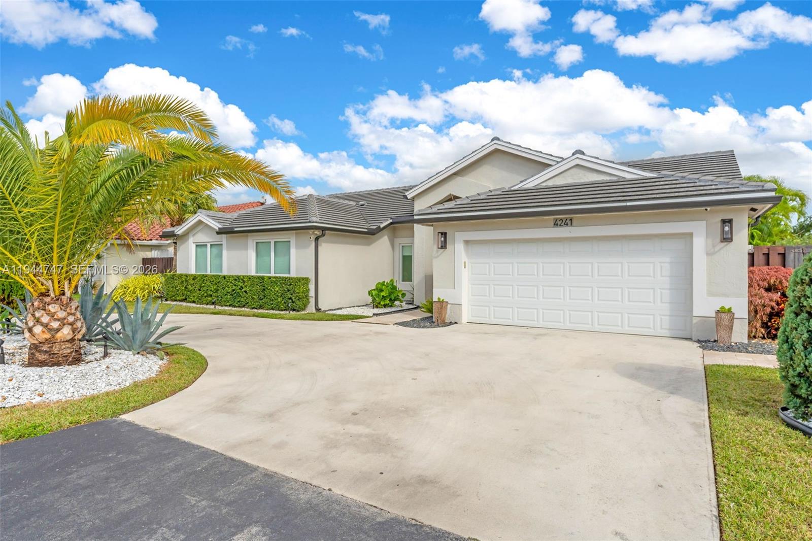 4241 SW 154th Pl Miami, FL 33185