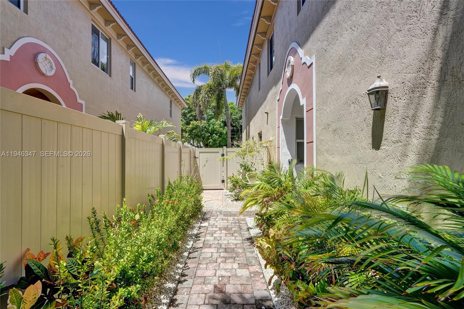 1115 NE 14th Ave Fort Lauderdale, FL 33304