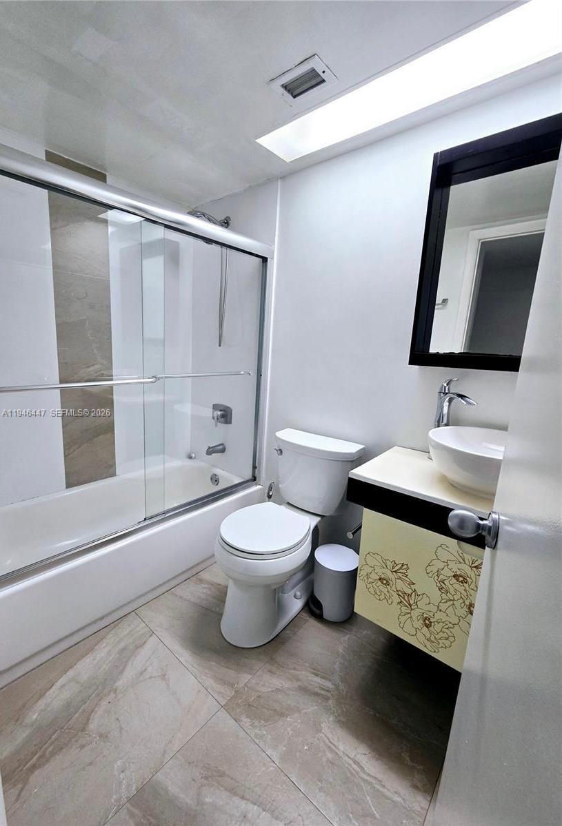 17890 W Dixie #302 Miami, FL 33160