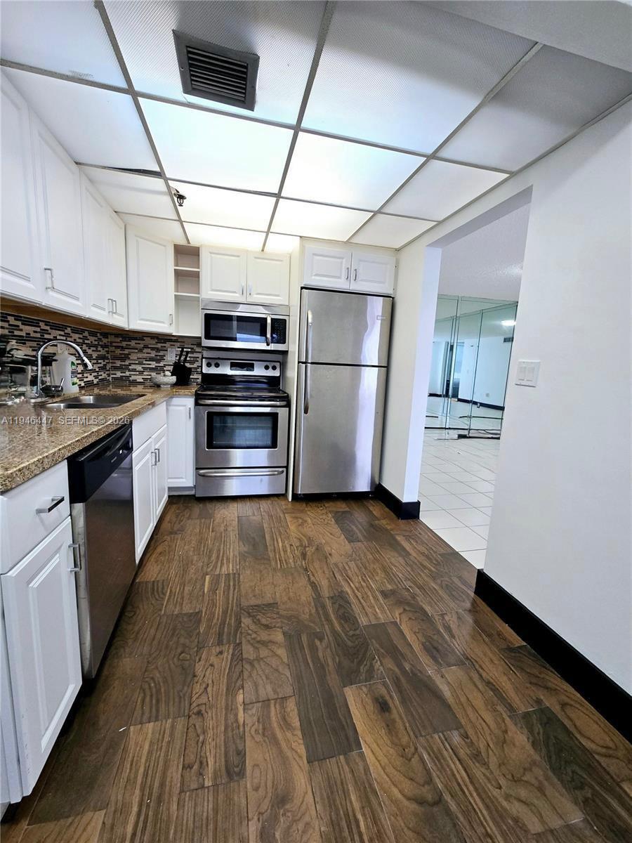 17890 W Dixie #302 Miami, FL 33160