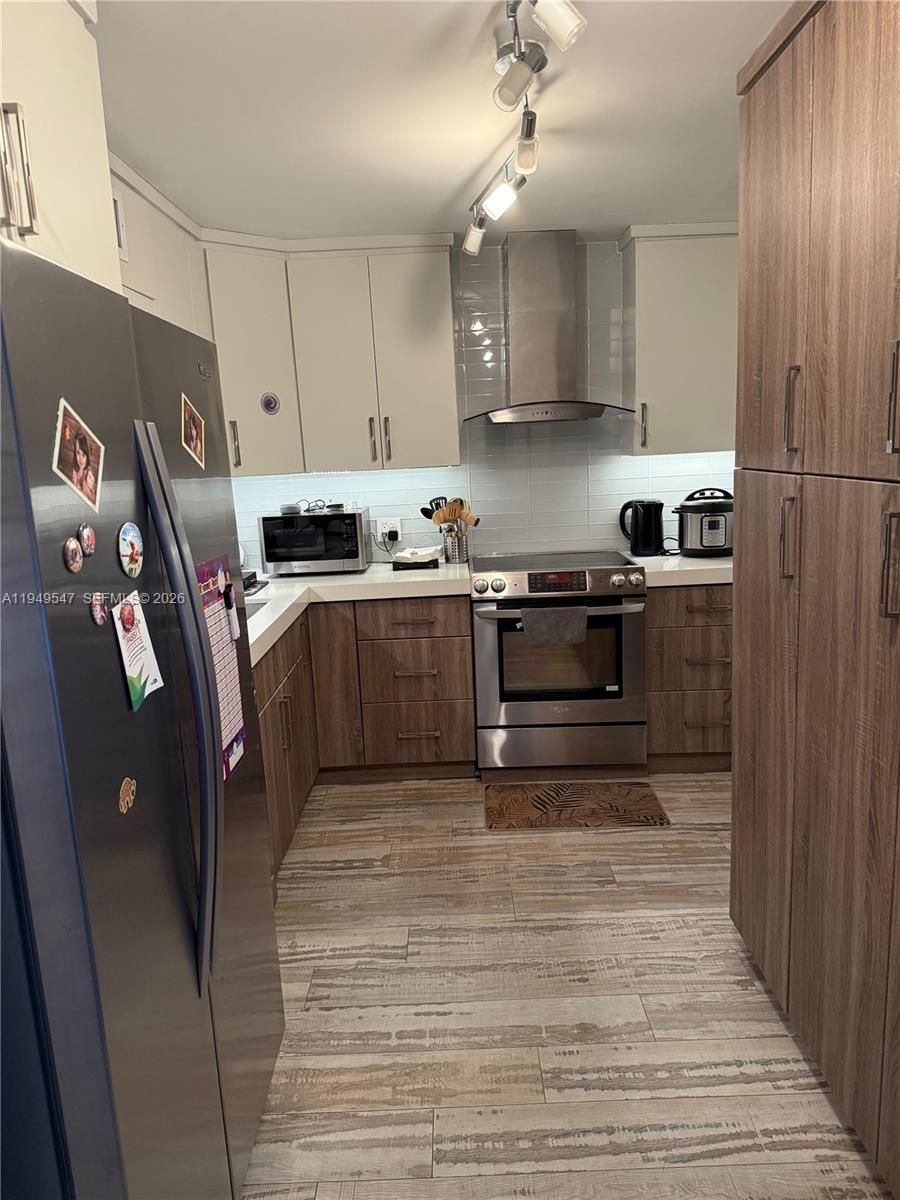 5750 Collins Ave #11D Miami Beach, FL 33140