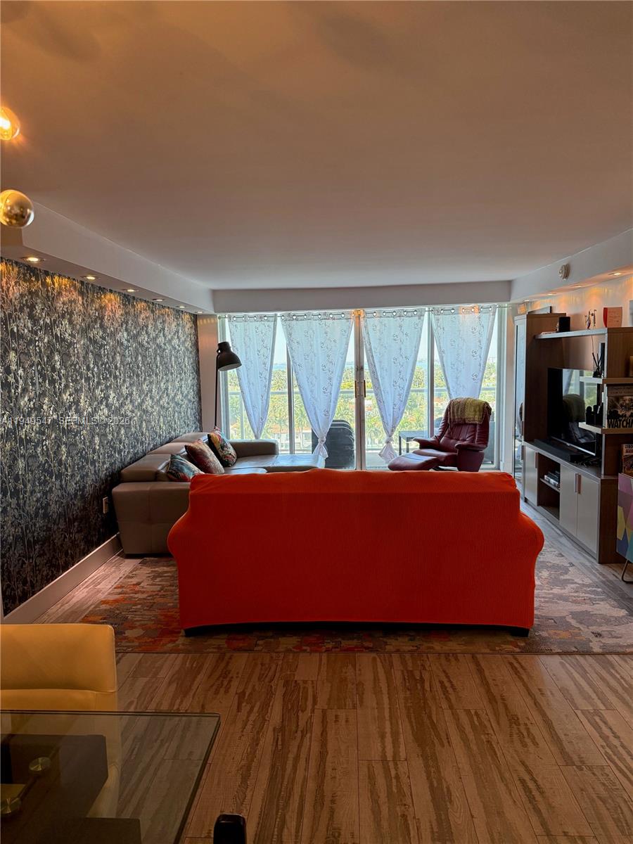 5750 Collins Ave #11D Miami Beach, FL 33140