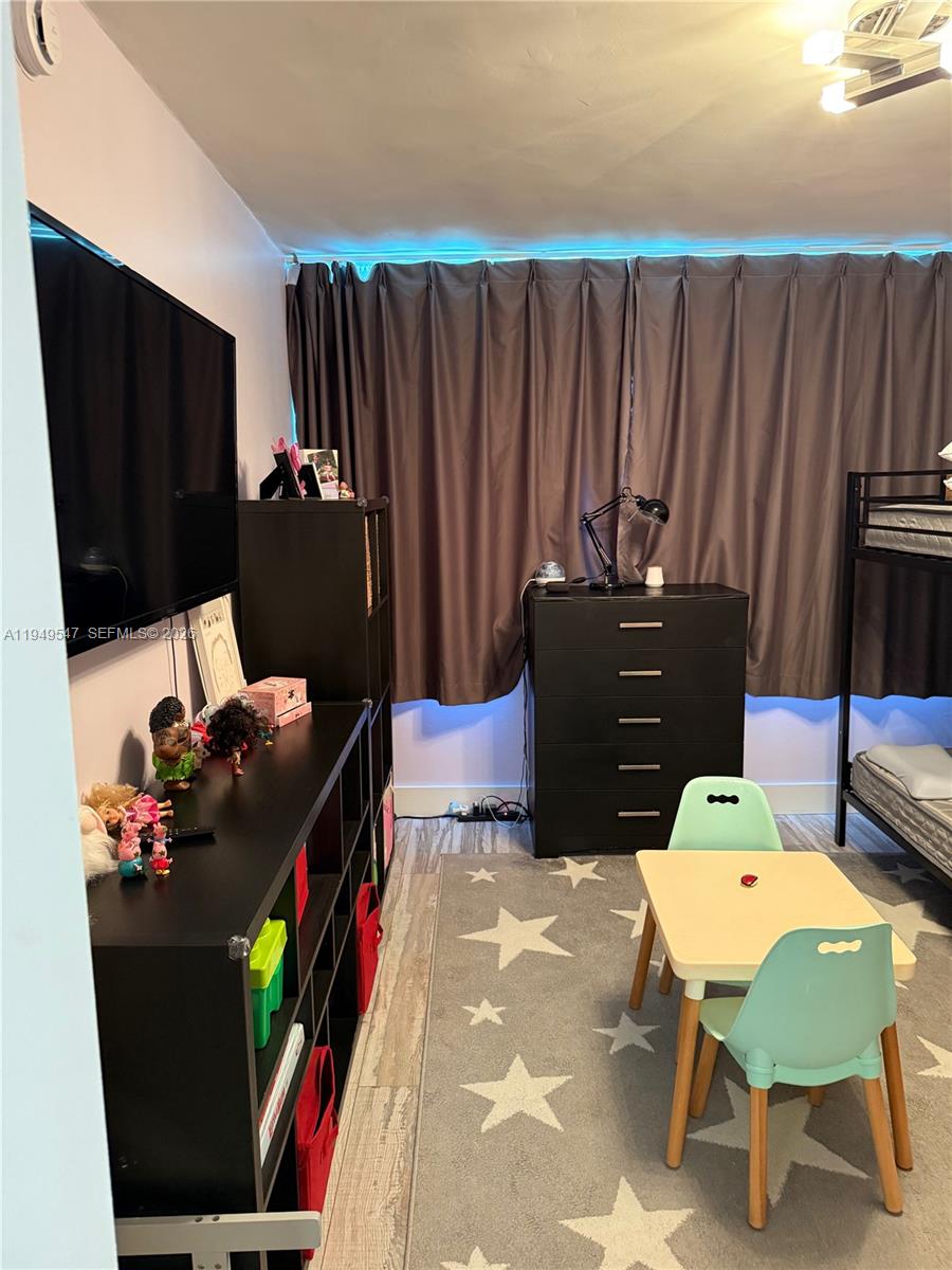 5750 Collins Ave #11D Miami Beach, FL 33140