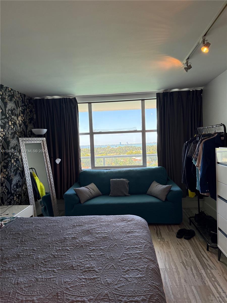 5750 Collins Ave #11D Miami Beach, FL 33140