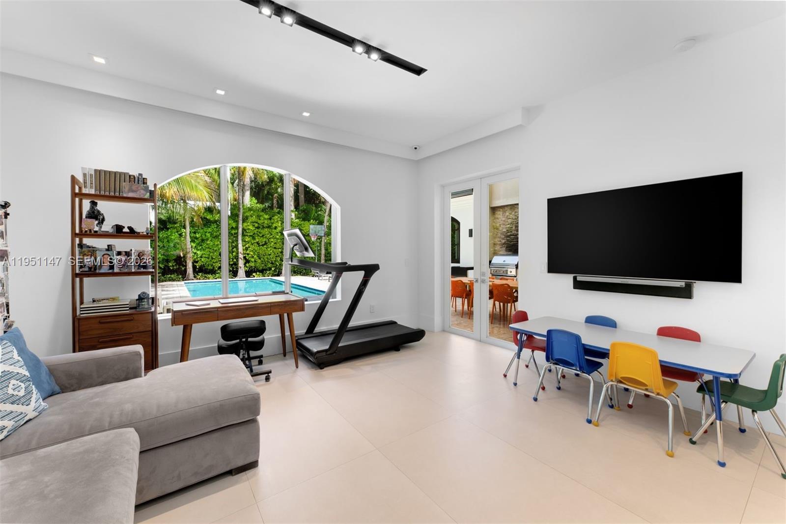 229 Golden Bch Dr Golden Beach, FL 33160