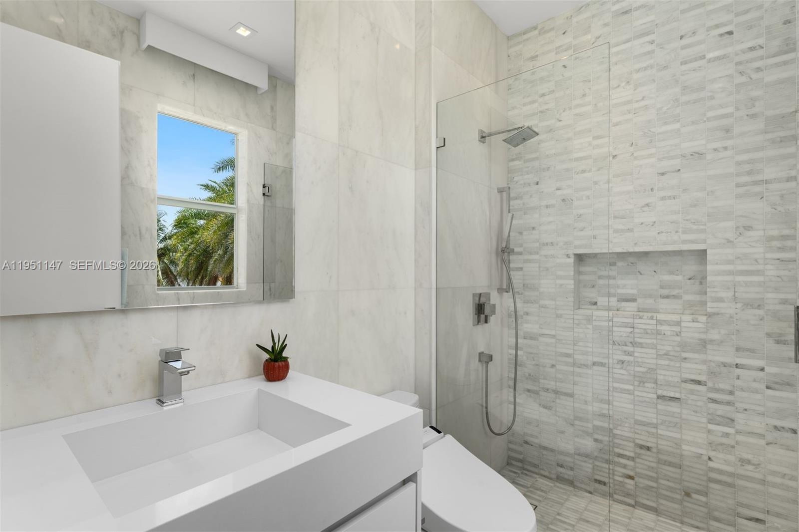 229 Golden Bch Dr Golden Beach, FL 33160