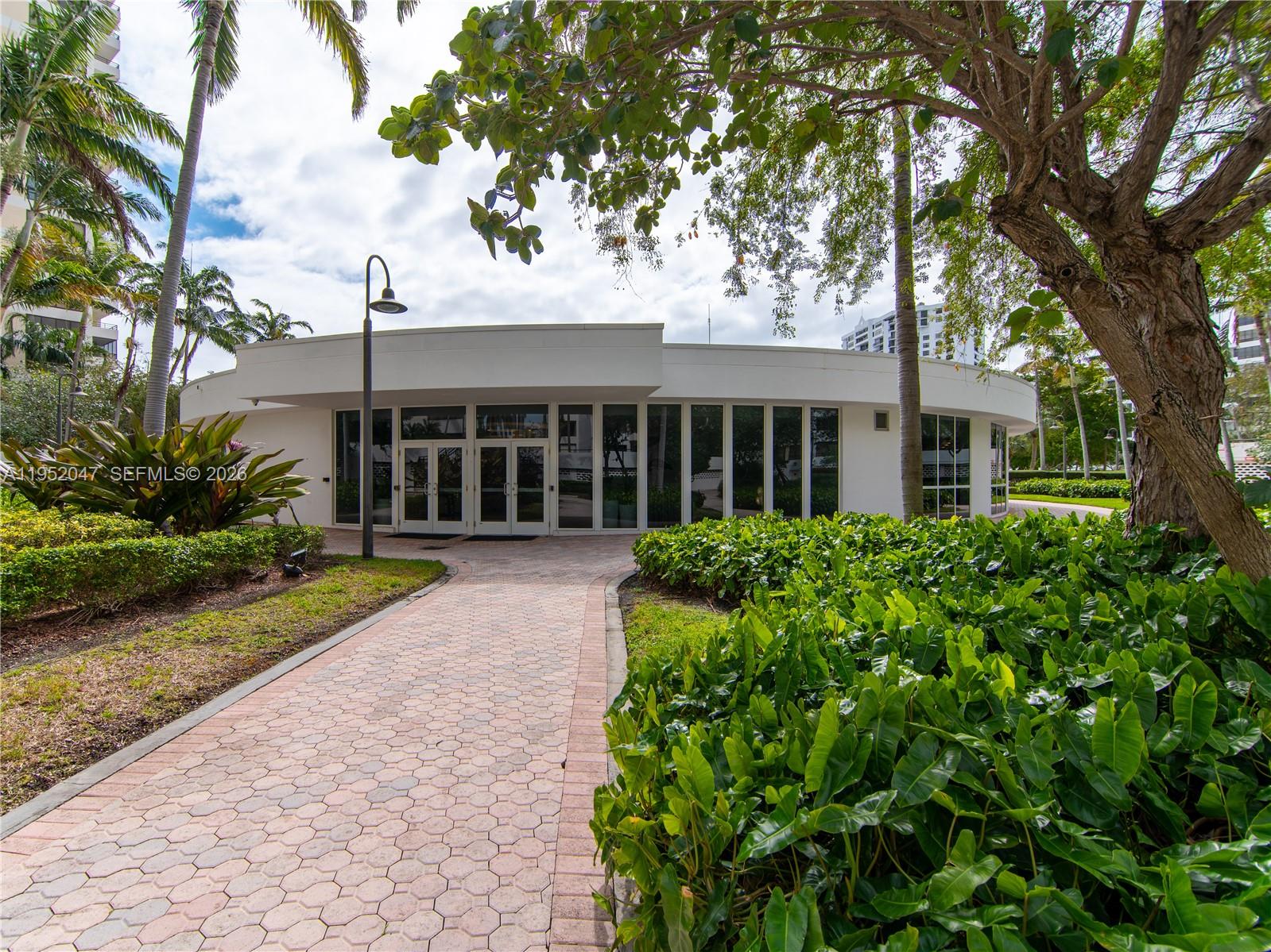 2500 Parkview Dr #2312 Hallandale Beach, FL 33009