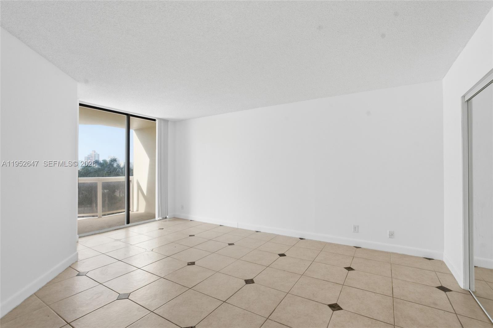 20185 E Country Clb Dr #502 Aventura, FL 33180