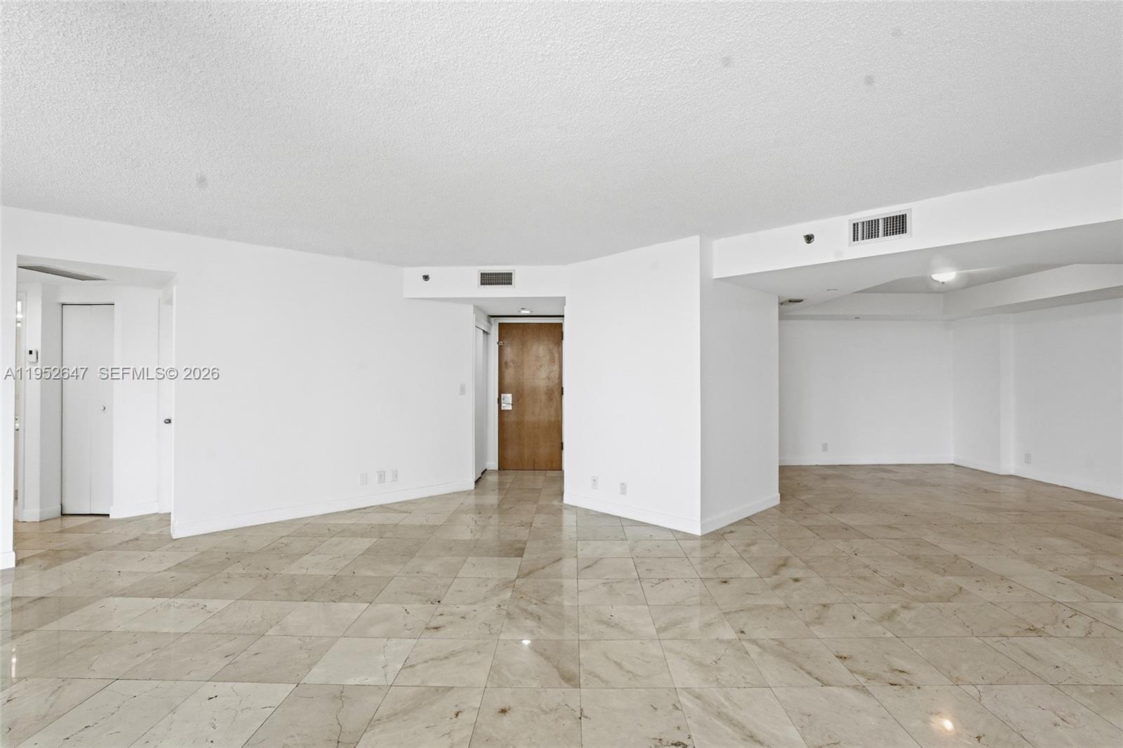 20185 E Country Clb Dr #502 Aventura, FL 33180