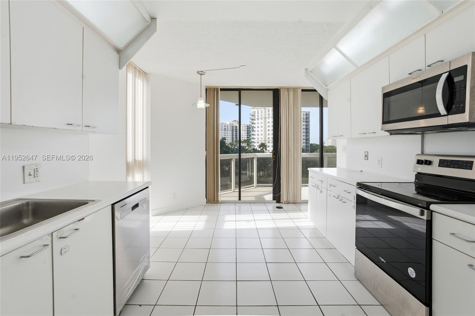 20185 E Country Clb Dr #502 Aventura, FL 33180