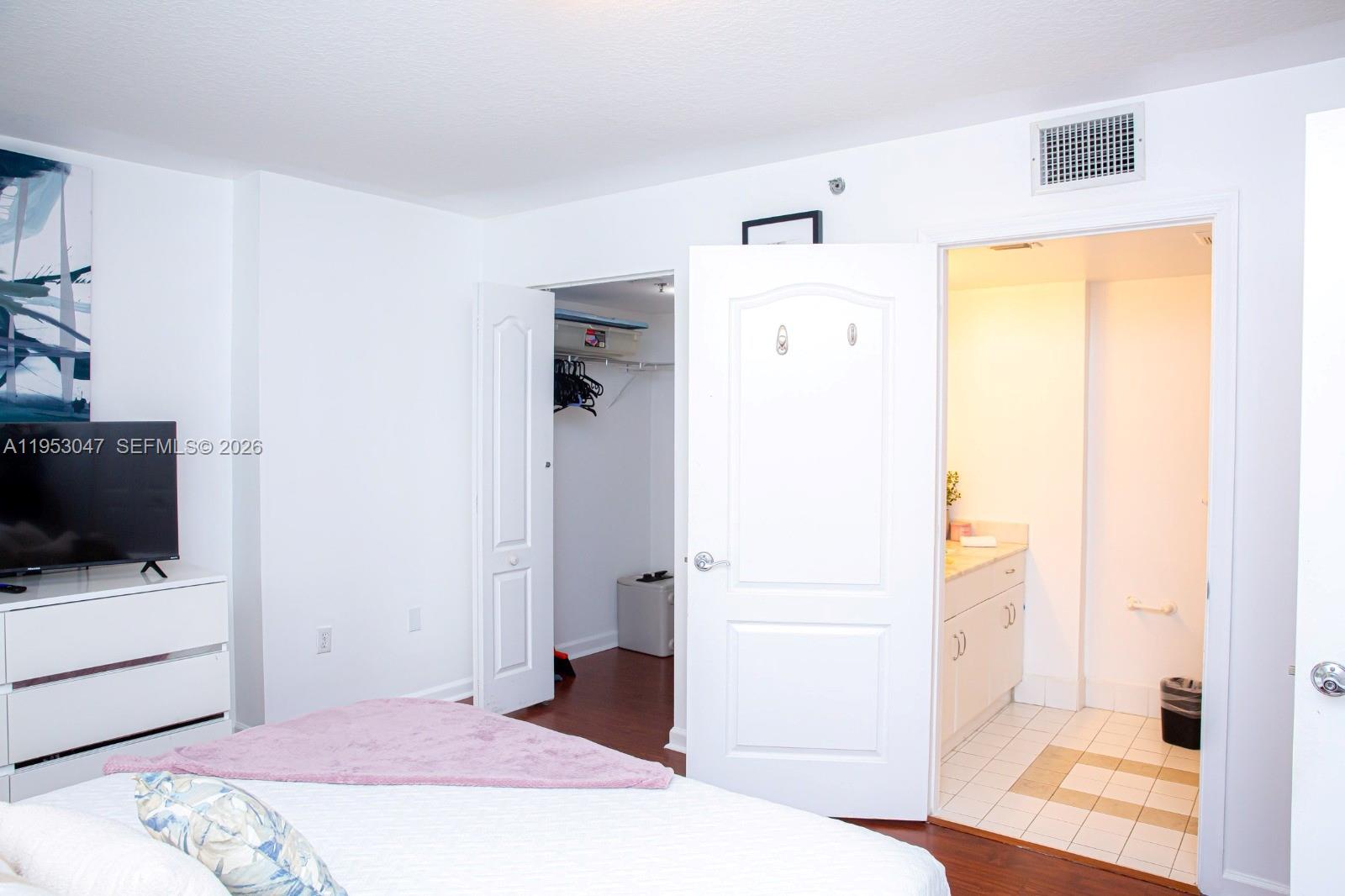 image The Club at Brickell Bay8