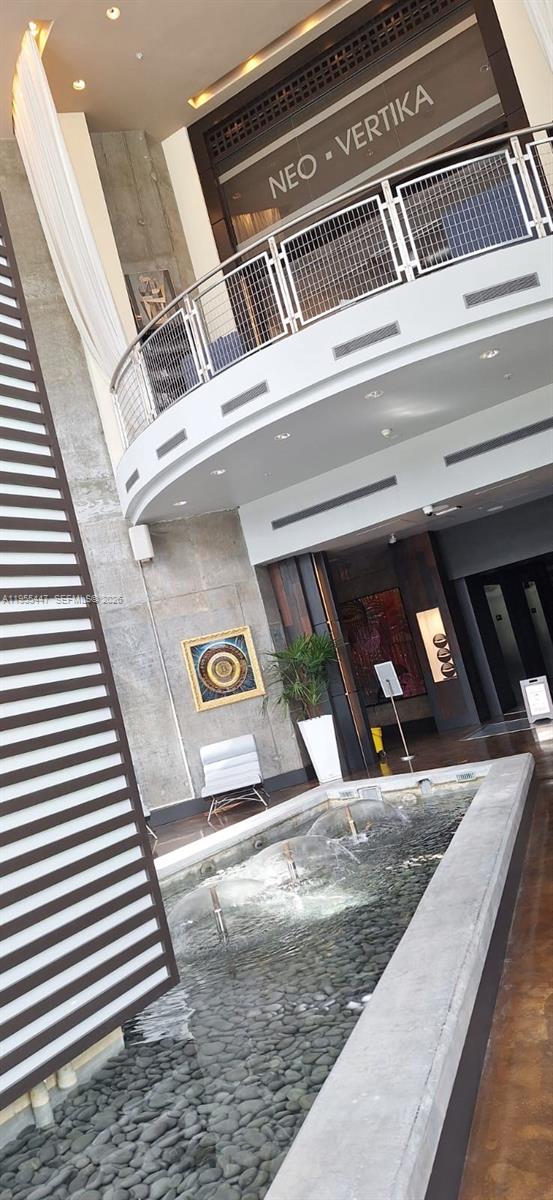 image Neo Vertika21