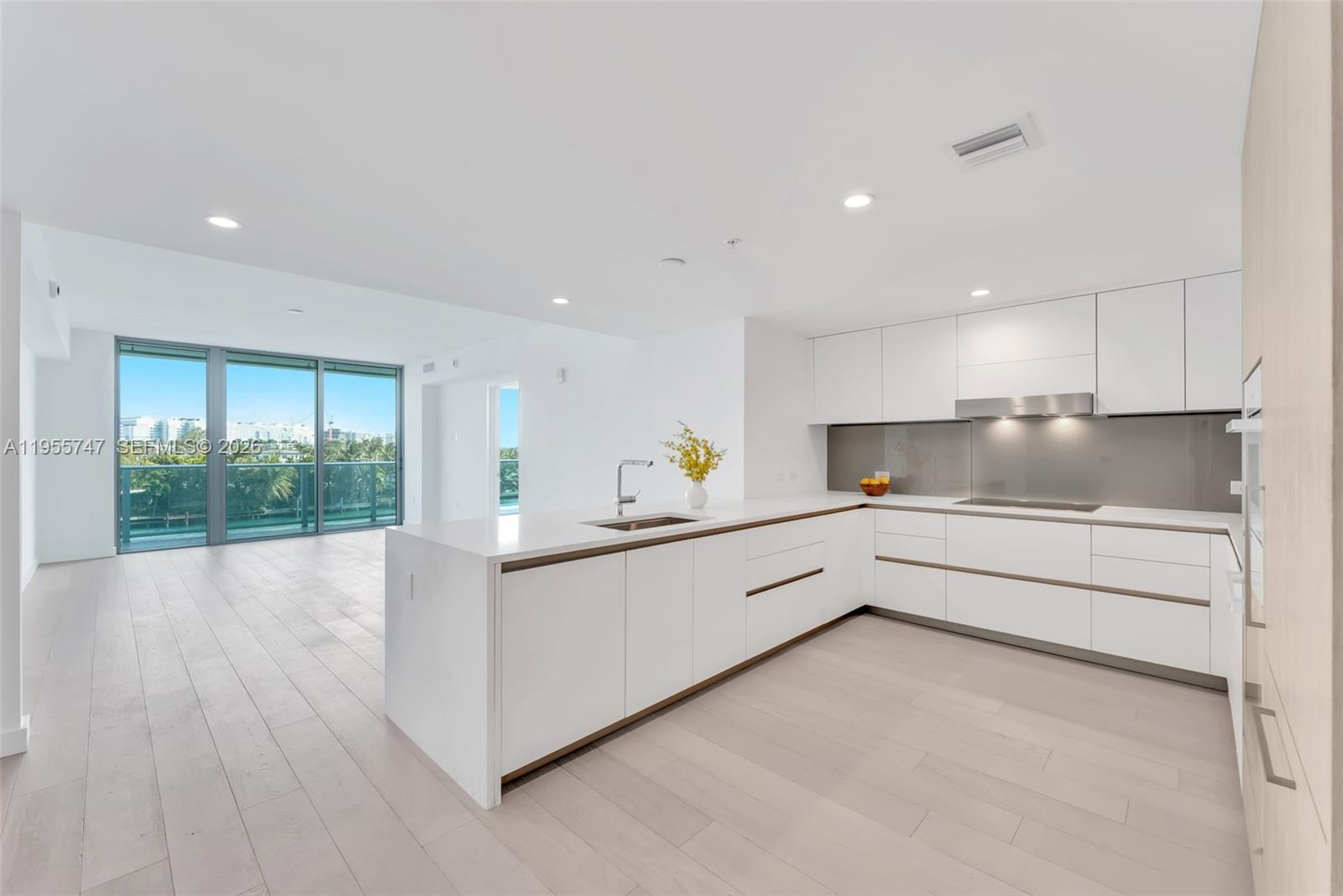 9221 E Bay Hbr Dr #403 Bay Harbor Islands, FL 33154