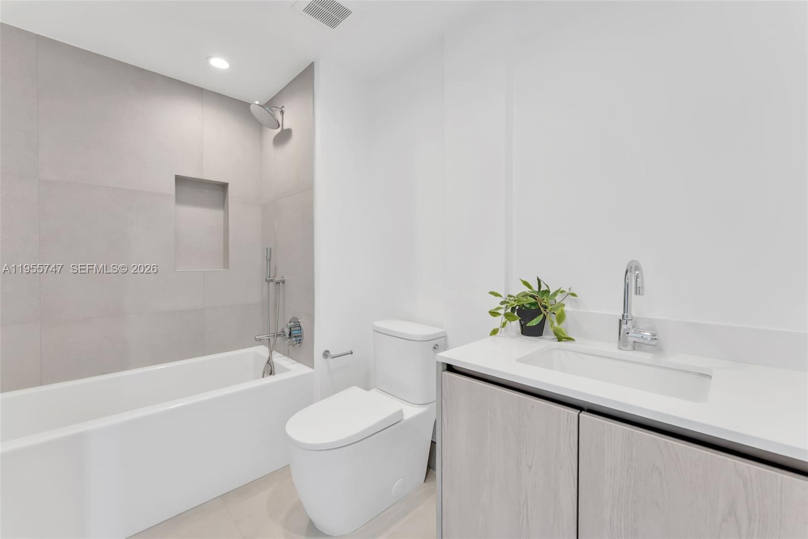 9221 E Bay Hbr Dr #403 Bay Harbor Islands, FL 33154