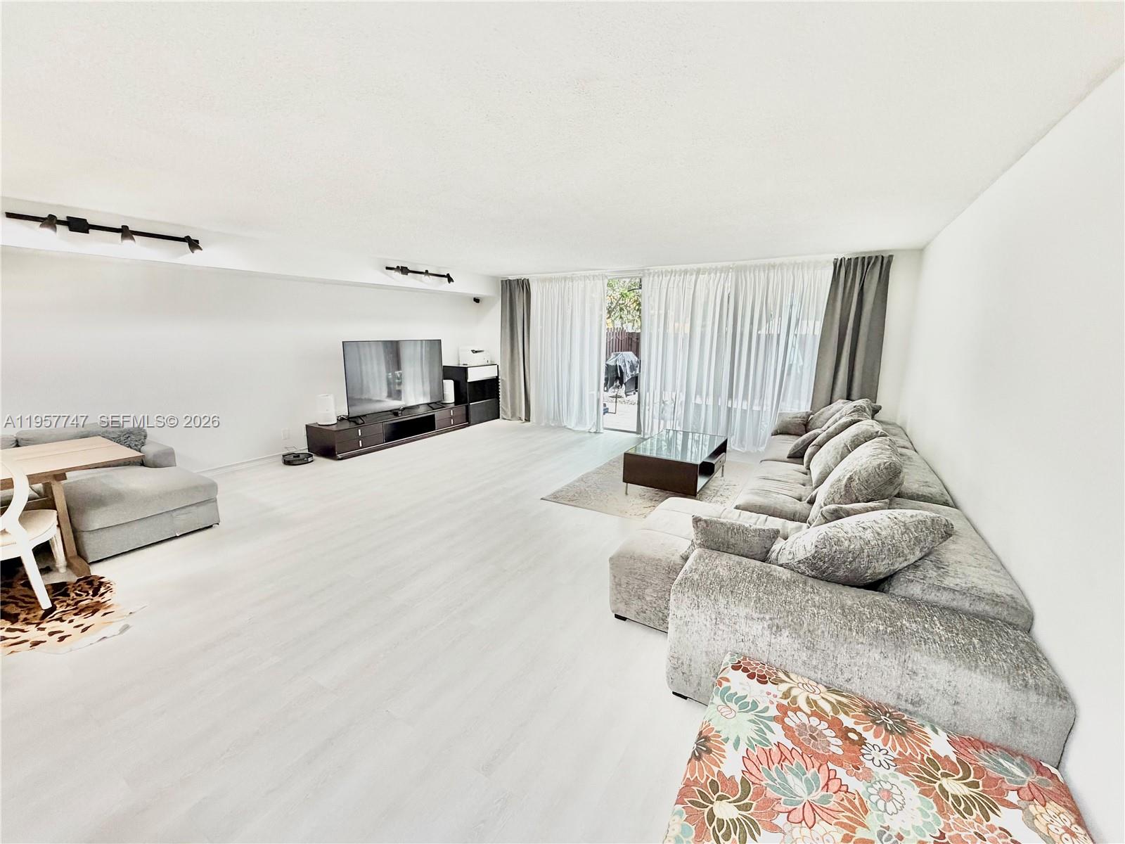 2203 NE 7th St #14 Hallandale Beach, FL 33009