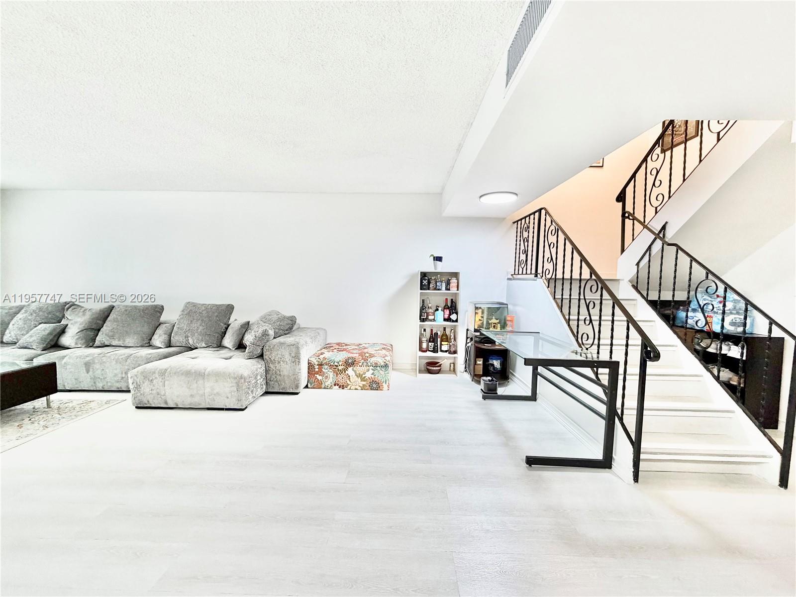 2203 NE 7th St #14 Hallandale Beach, FL 33009