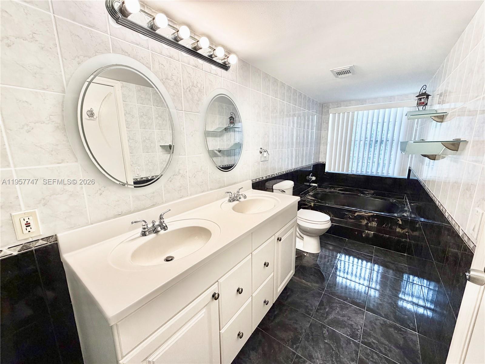 2203 NE 7th St #14 Hallandale Beach, FL 33009