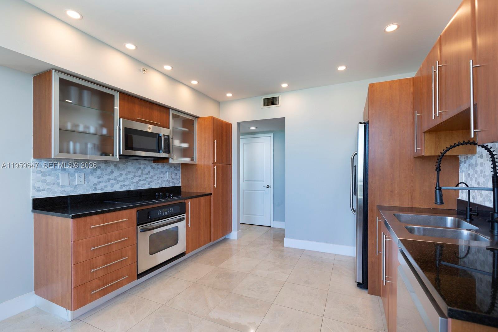 610 W Las Olas Blvd #2014N Fort Lauderdale, FL 33312