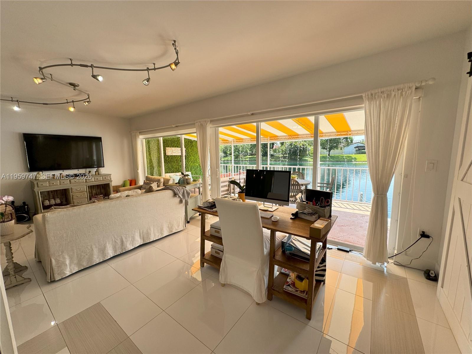 7002 Holly Rd Miami Lakes, FL 33014