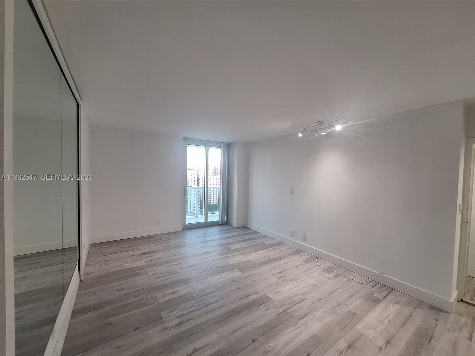 image Arlen House East12